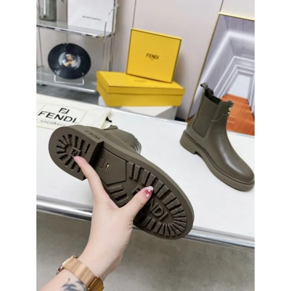 FENDI フェンデイ 2024FW レディース用 ブーツ 見逃せない今秋新作 商品画像 9