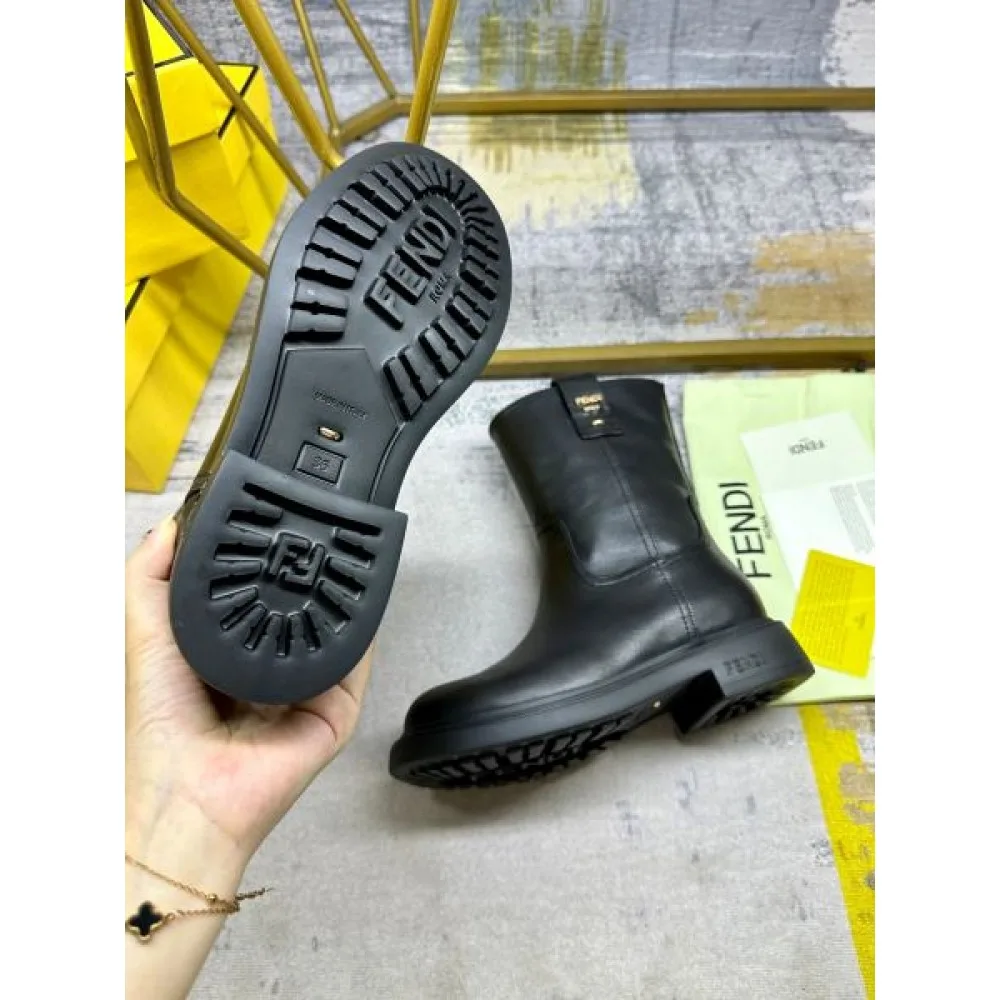 FENDI フェンデイ 2024FW レディース用 ブーツ 絶対欲しい手に入る 商品画像 6
