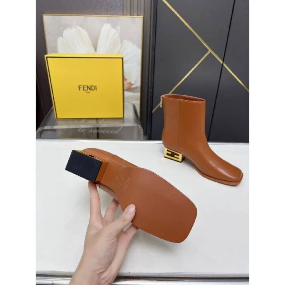 FENDI フェンデイ 2024FW レディース用 ブーツ 今年の冬はこれで決まり 商品画像 9