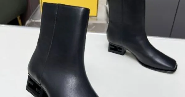 FENDI フェンデイ 2024FW レディース用 ブーツ 今年の冬はこれで決まり 商品画像 11