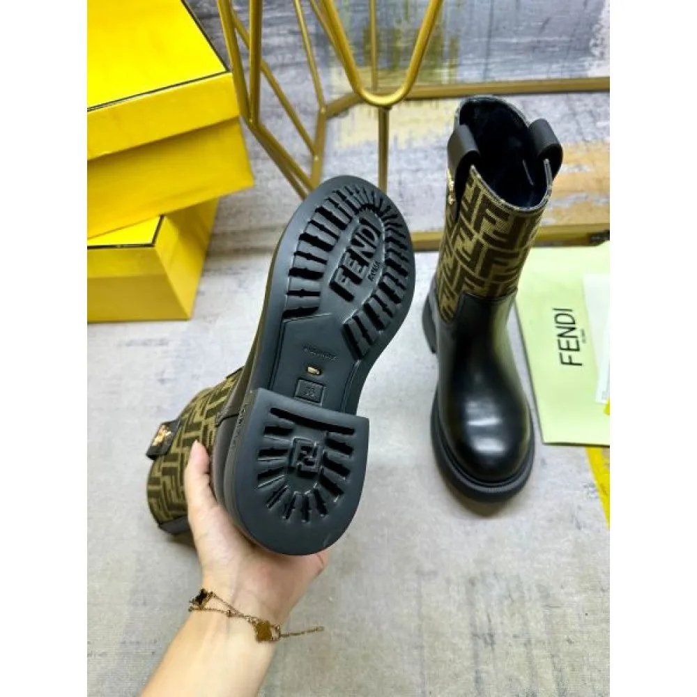FENDI フェンデイ 2024FW レディース用 ブーツ 最後の秋冬コレクション 商品画像 7