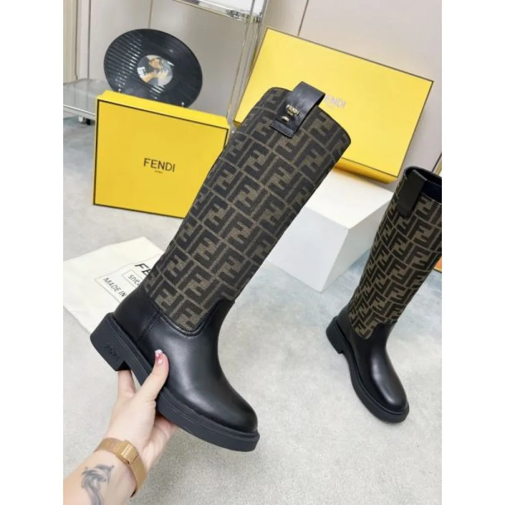 FENDI フェンデイ 2024FW レディース用 ブーツ 抜群なブランドプリント 商品画像 1