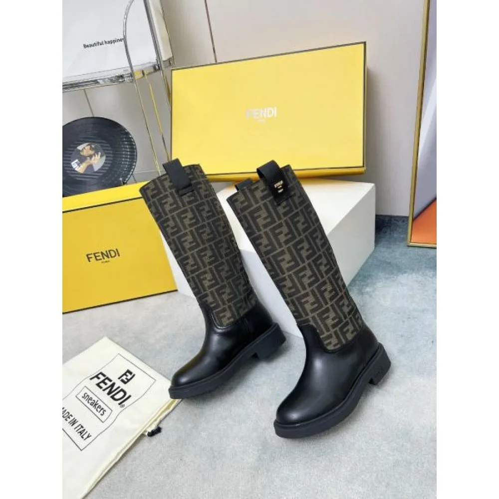 FENDI フェンデイ 2024FW レディース用 ブーツ 抜群なブランドプリント 商品画像 3
