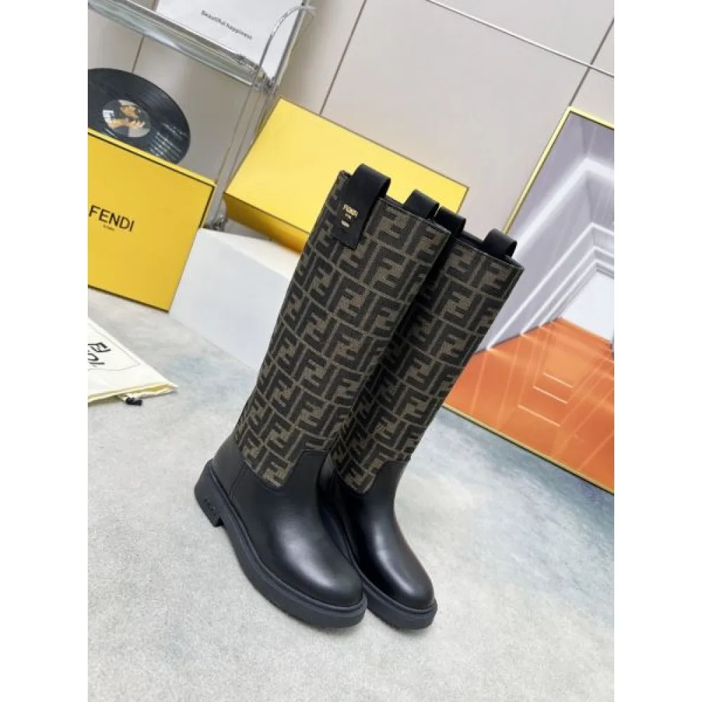 FENDI フェンデイ 2024FW レディース用 ブーツ 抜群なブランドプリント 商品画像 4