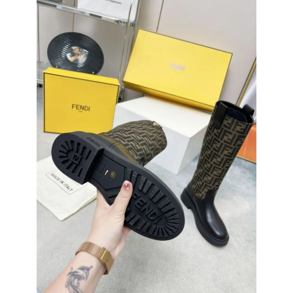 FENDI フェンデイ 2024FW レディース用 ブーツ 抜群なブランドプリント 商品画像 9