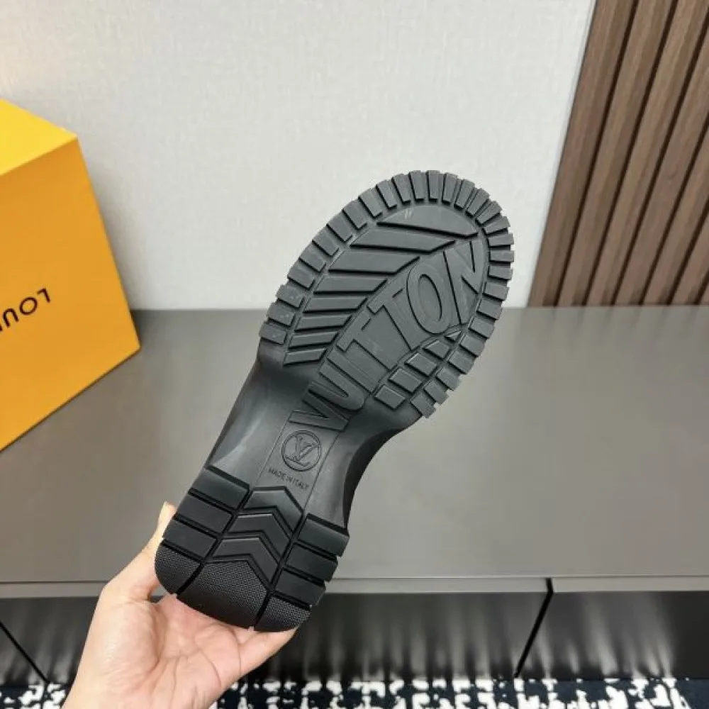 LOUIS VUITTON ルイヴィトン 2024FW レディース用 ブーツ シックな色合い 商品画像 10