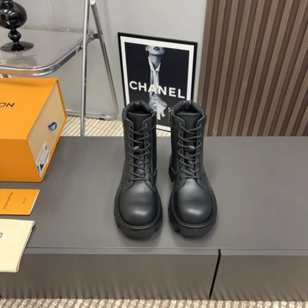 LOUIS VUITTON ルイヴィトン 2024FW レディース用 ブーツ 大人シンプルな 商品画像 3