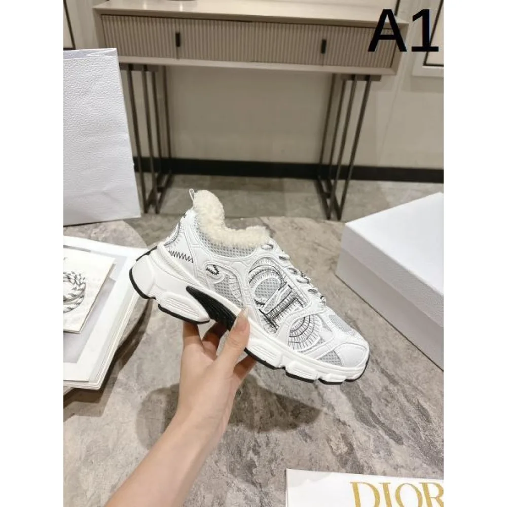DIOR ディオール 2024FW レディース用 スニーカー 海外の顧客限定先行セール 商品画像 1