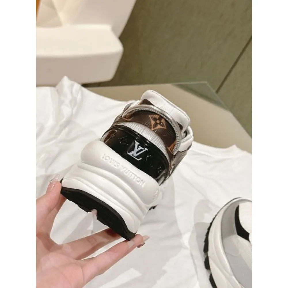 2026 最低価格保証 LOUIS VUITTON ルイヴィトン レディース用 スニーカー 商品画像 8