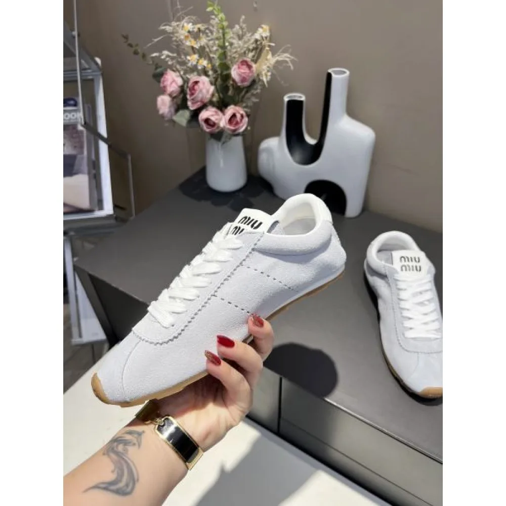 2026 季節を問わず活躍し MIU MIU ミュウミュウ レディース用 スニーカー 商品画像 7