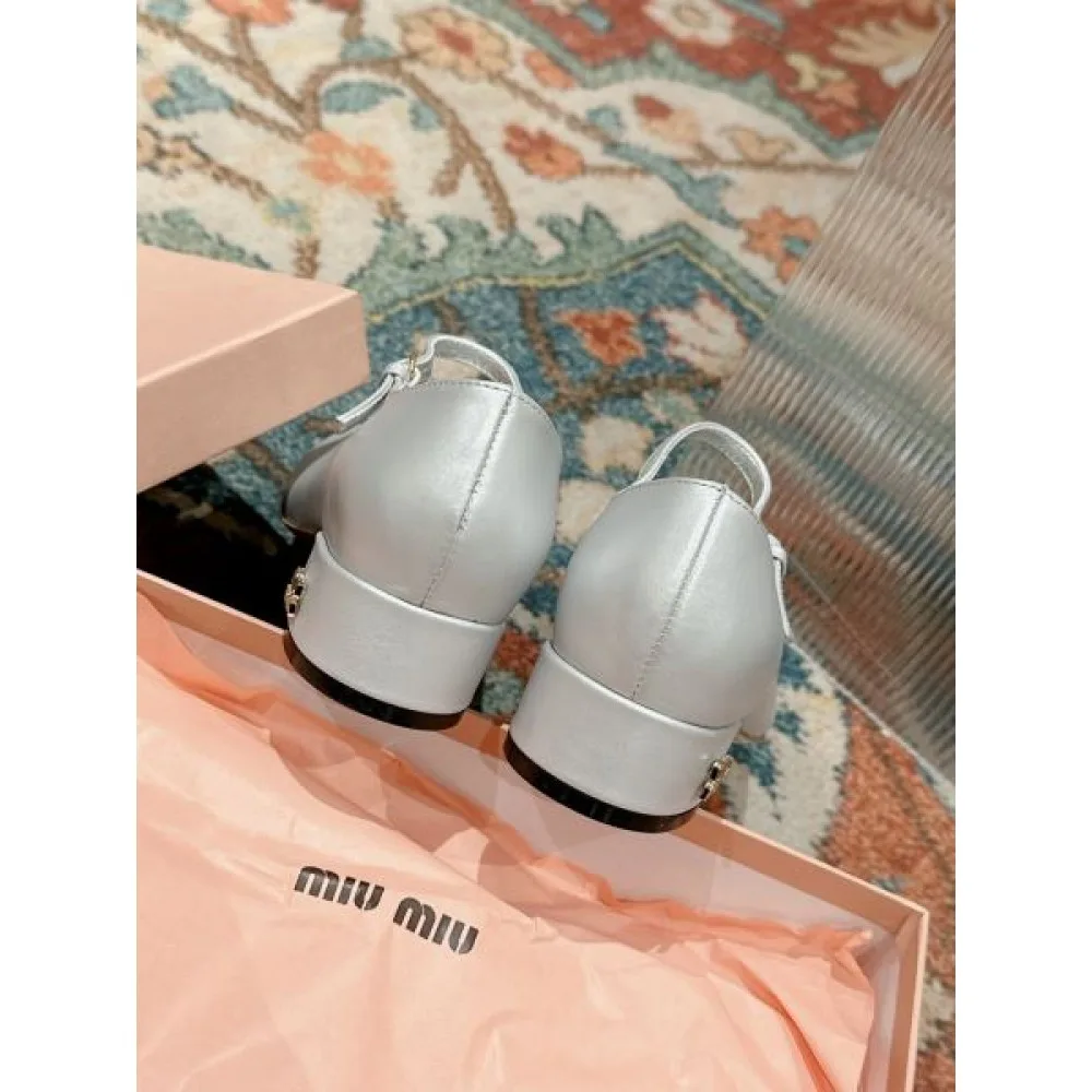2026 おしゃれを楽しむ! MIU MIU ミュウミュウ レディース用 スニーカー 商品画像 7