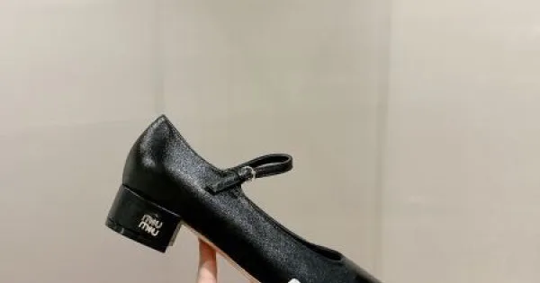2026 おしゃれを楽しむ! MIU MIU ミュウミュウ レディース用 スニーカー 商品画像 12