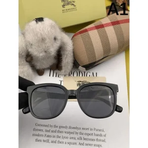 BURBERRY バーバリー 2026 サングラス おしゃれに着こなせる 商品画像 1