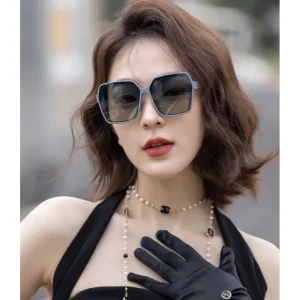 FENDI フェンデイ 2026 サングラス これさえ押さえればOK! 商品画像 1