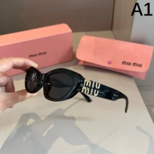 MIU MIU ミュウミュウ 2026 サングラス 夏気分を盛り上げる 商品画像 1