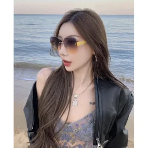 MIU MIU ミュウミュウ 2026 サングラス 今注目度が上がって 商品画像 1