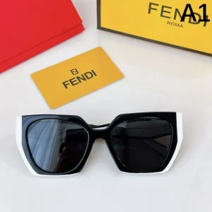PRADA プラダ 2026 サングラス 今季はファション感漂う 商品画像 1