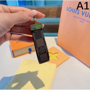 2026 キーホルダー LOUIS VUITTON ルイヴィトン ベストセラー 商品画像 1