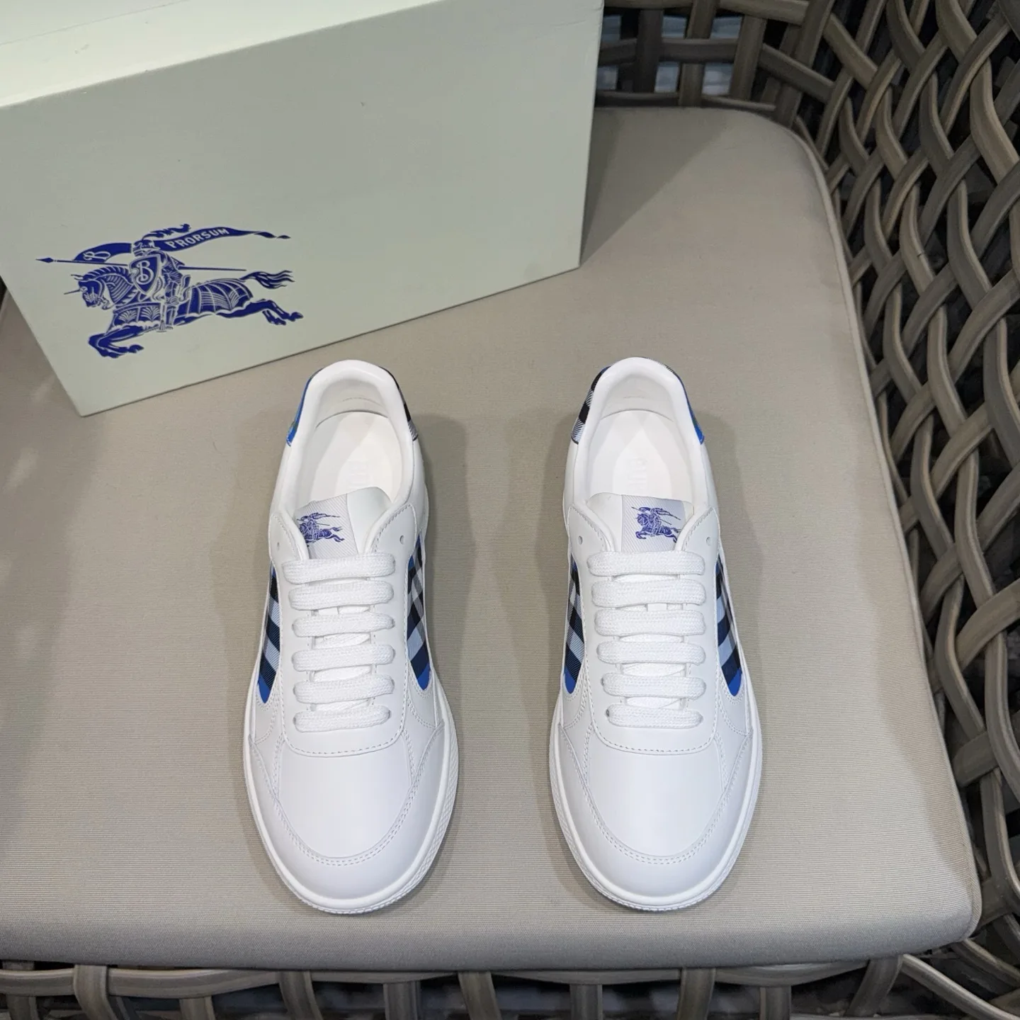 2025SS カジュアルシューズ BURBERRY バーバリー 夏の大人カジュアル 商品画像 10