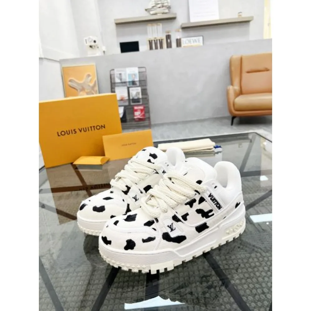 LOUIS VUITTON ルイヴィトン 2025SS 限定価格 メンズ用 カジュアルシューズ 商品画像 1