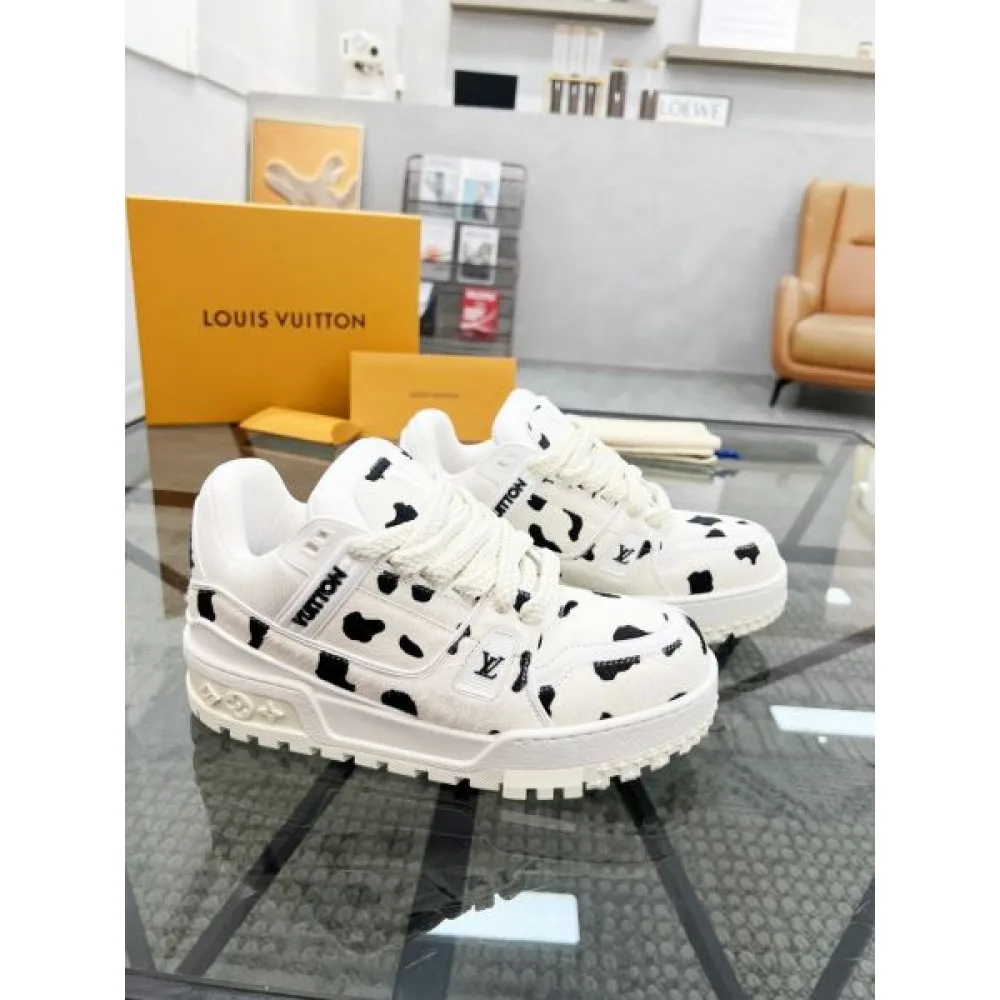 LOUIS VUITTON ルイヴィトン 2025SS 限定価格 メンズ用 カジュアルシューズ 商品画像 2