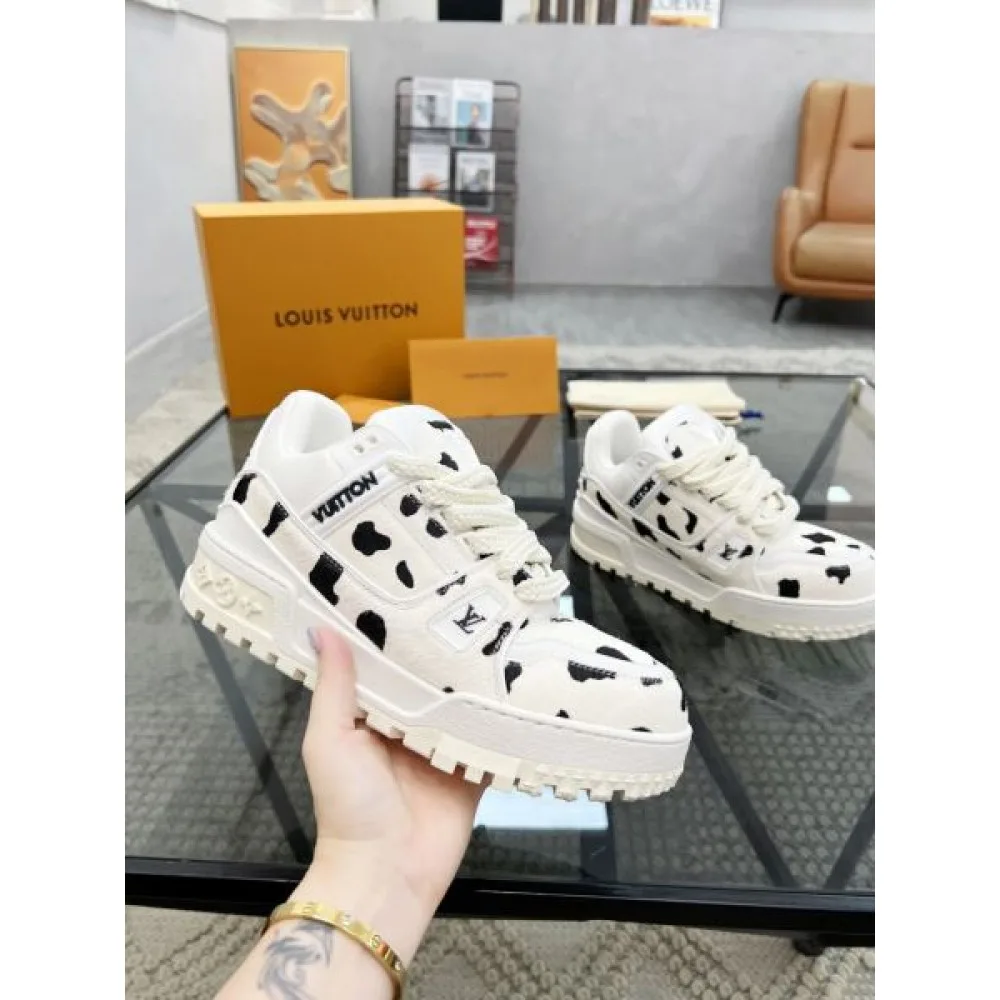 LOUIS VUITTON ルイヴィトン 2025SS 限定価格 メンズ用 カジュアルシューズ 商品画像 4