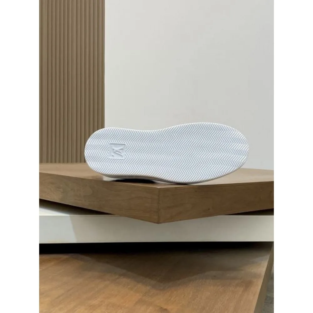 2025FW メンズ カジュアルシューズ LOUIS VUITTON ルイヴィトン 定番人気!薄手で柔らかい履き心地 商品画像 9