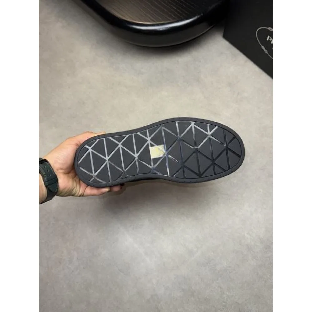 PRADA プラダ 2025SS 日本未上陸のブランド メンズ用 カジュアルシューズ 商品画像 10