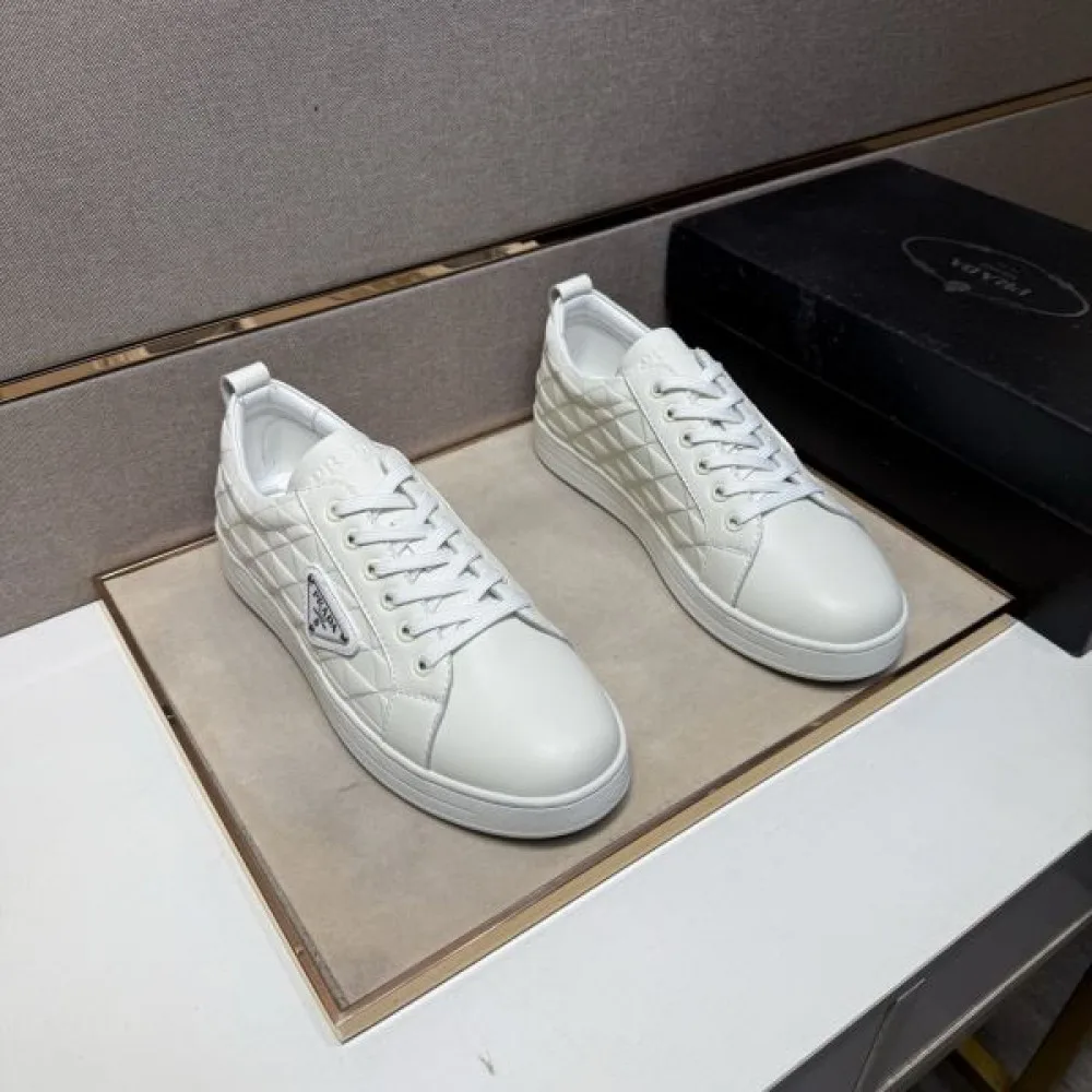 2025秋冬新作 PRADA プラダ メンズ カジュアルシューズ 最終価格セール開催中 商品画像 3