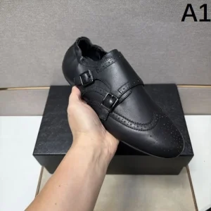 2025FW メンズ カジュアルシューズ PRADA プラダ 冬気分を盛り上げる一足が登場 商品画像 1