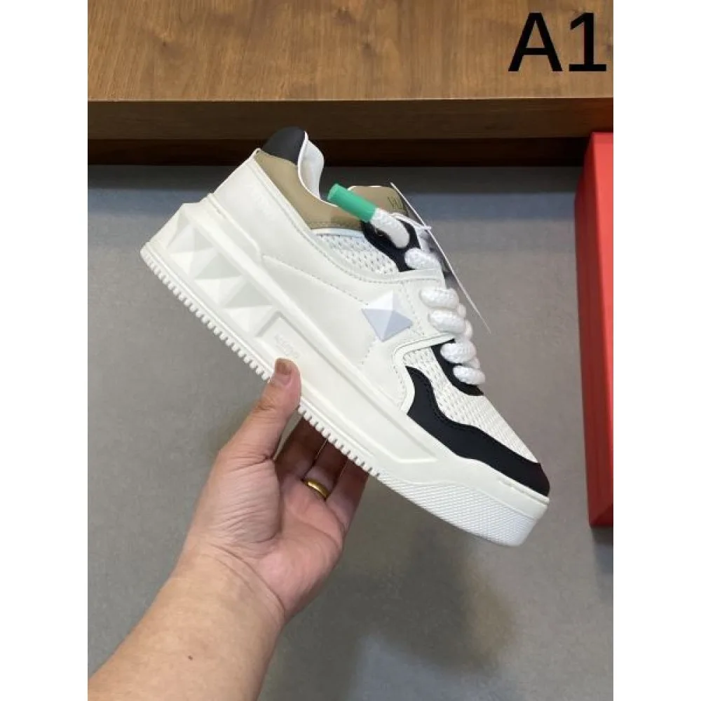 VALENTINO ヴァレンティノ 2025SS 今だけSALE メンズ用 カジュアルシューズ 商品画像 1