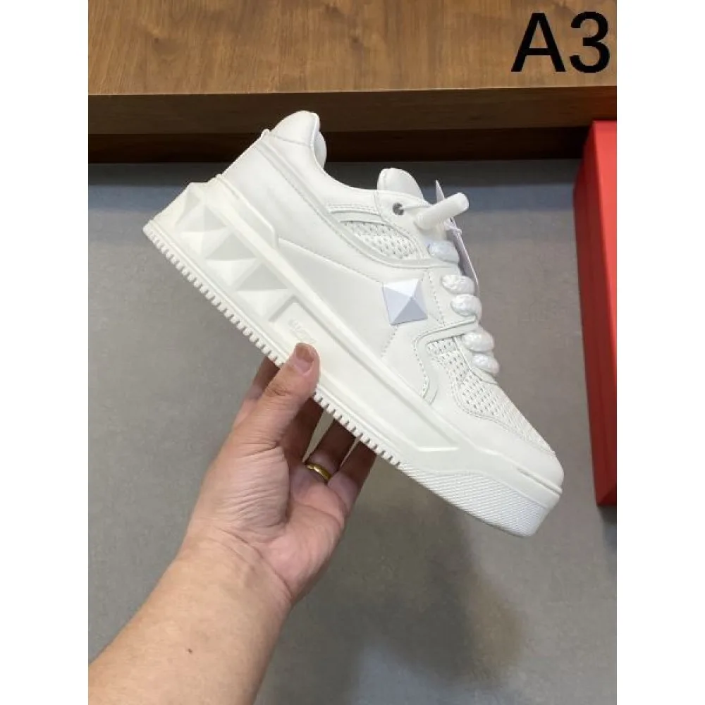 VALENTINO ヴァレンティノ 2025SS 今だけSALE メンズ用 カジュアルシューズ 商品画像 3
