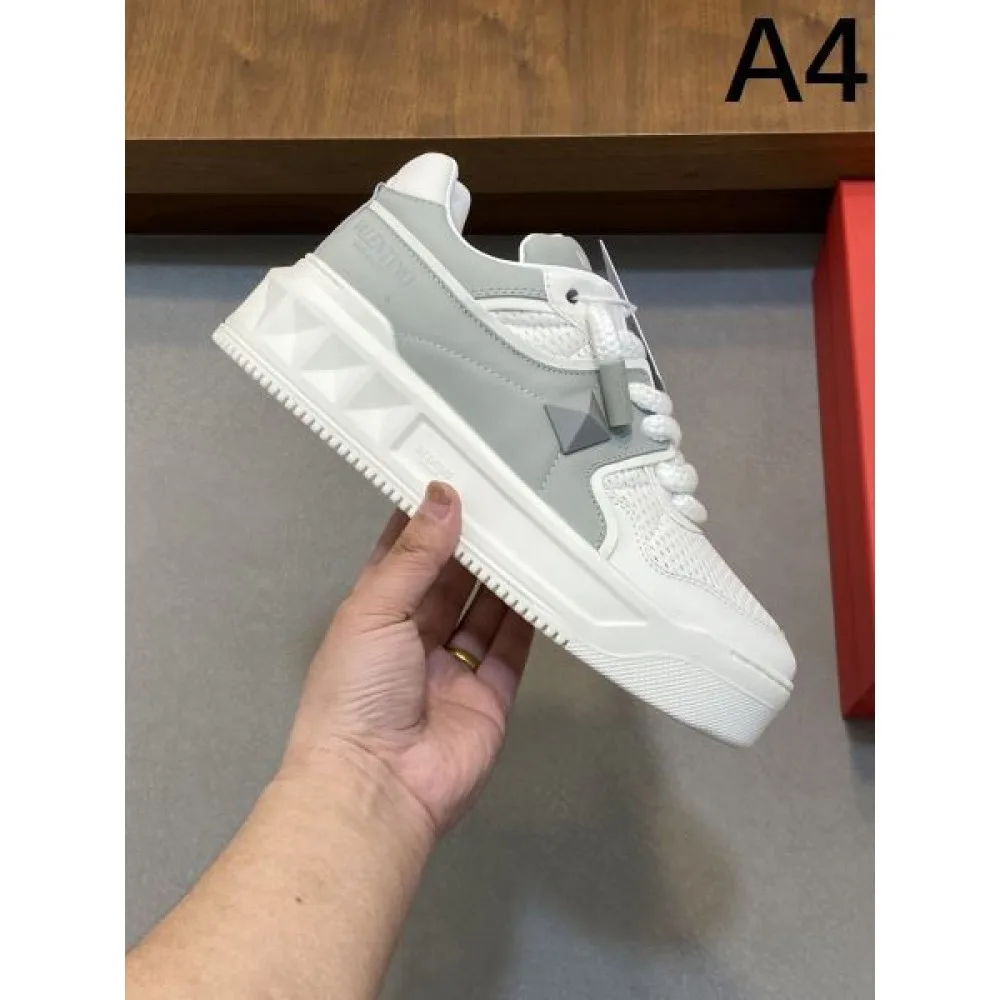 VALENTINO ヴァレンティノ 2025SS 今だけSALE メンズ用 カジュアルシューズ 商品画像 4