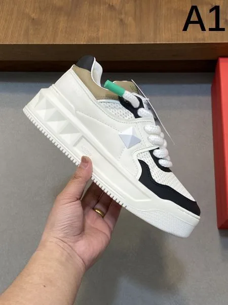 VALENTINO ヴァレンティノ 2025SS 今だけSALE メンズ用 カジュアルシューズ 商品画像 11