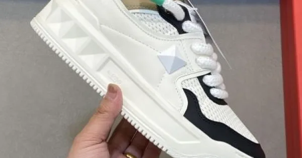 VALENTINO ヴァレンティノ 2025SS 今だけSALE メンズ用 カジュアルシューズ 商品画像 12