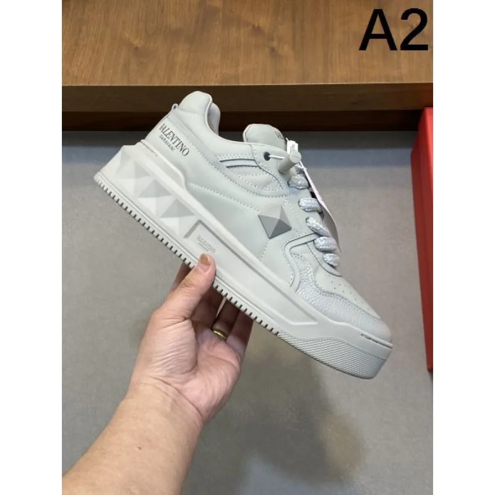 VALENTINO ヴァレンティノ 2025SS 爆発的人気 メンズ用 カジュアルシューズ 商品画像 2