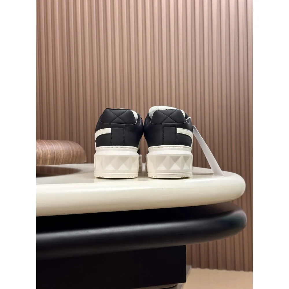 2025SS カジュアルシューズ VALENTINO ヴァレンティノ 高品質で話題の人気アイテム 商品画像 8