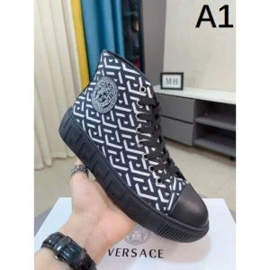 2025SS カジュアルシューズ VERSACE ヴェルサーチェ 大人っぽく見せる上品な一足 商品画像 1