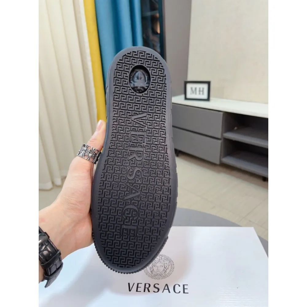 2025SS カジュアルシューズ VERSACE ヴェルサーチェ 大人っぽく見せる上品な一足 商品画像 9