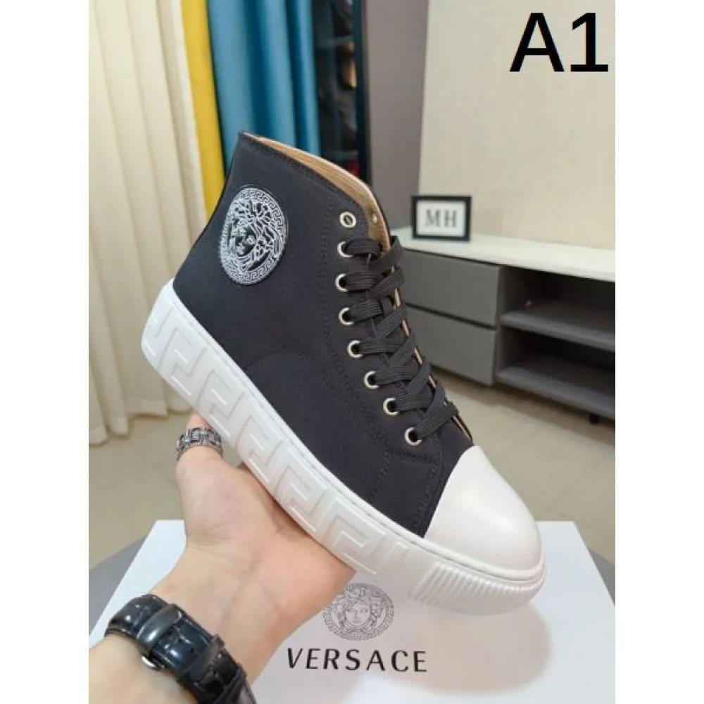 2025SS カジュアルシューズ VERSACE ヴェルサーチェ 取り入れやすい洗練カジュアル 商品画像 1