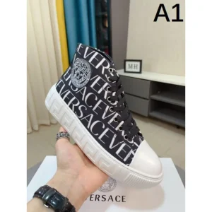2025SS カジュアルシューズ VERSACE ヴェルサーチェ 少量入荷!限定モデル必見 商品画像 1