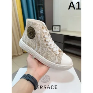 2025FW メンズ カジュアルシューズ VERSACE ヴェルサーチェ 超人気美品がセール中! 商品画像 1