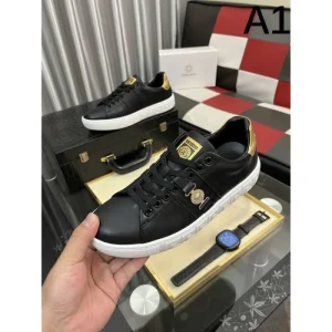 2025FW メンズ カジュアルシューズ VERSACE ヴェルサーチェ 秋冬も引き続き注目のアイテム 商品画像 1