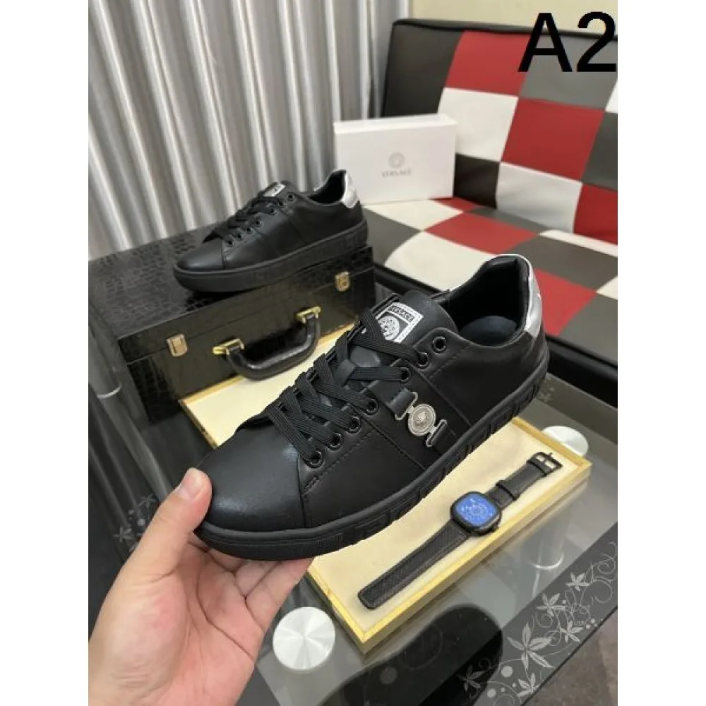 2025FW メンズ カジュアルシューズ VERSACE ヴェルサーチェ 秋冬も引き続き注目のアイテム 商品画像 2