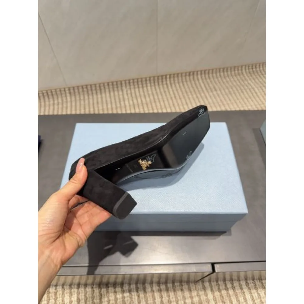 2025FW 雑誌&街で話題の人気 PRADA プラダ ハイヒール 商品画像 9