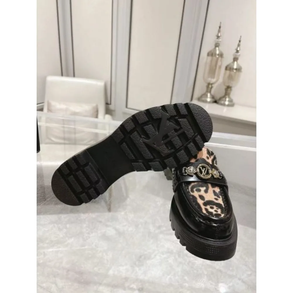 2025SS LOUIS VUITTON ルイヴィトン 定番人気 レディース用 カジュアルシューズ 商品画像 9