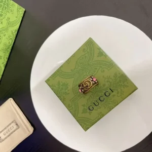 2025SS リング GUCCI グッチ エレガントかつエッジの効いた逸品 商品画像 1
