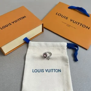 2025SS リング LOUIS VUITTON ルイヴィトン 大人の余裕を感じさせる指先の主役 商品画像 1