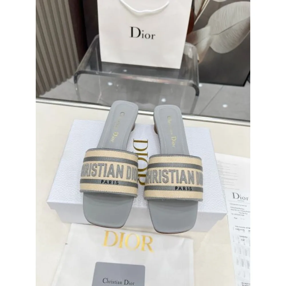 2025SS DIOR ディオール 春夏新作を一気見せ レディースサンダル 商品画像 3