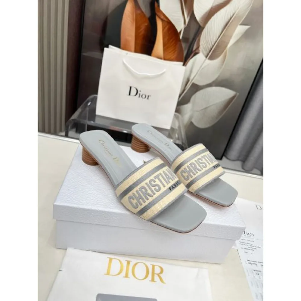 2025SS DIOR ディオール 春夏新作を一気見せ レディースサンダル 商品画像 4